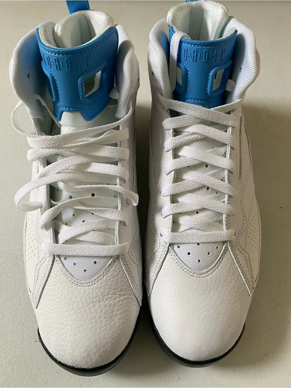 Jordan Men's Retro Basketball Shoes in White and University Blue sz 12